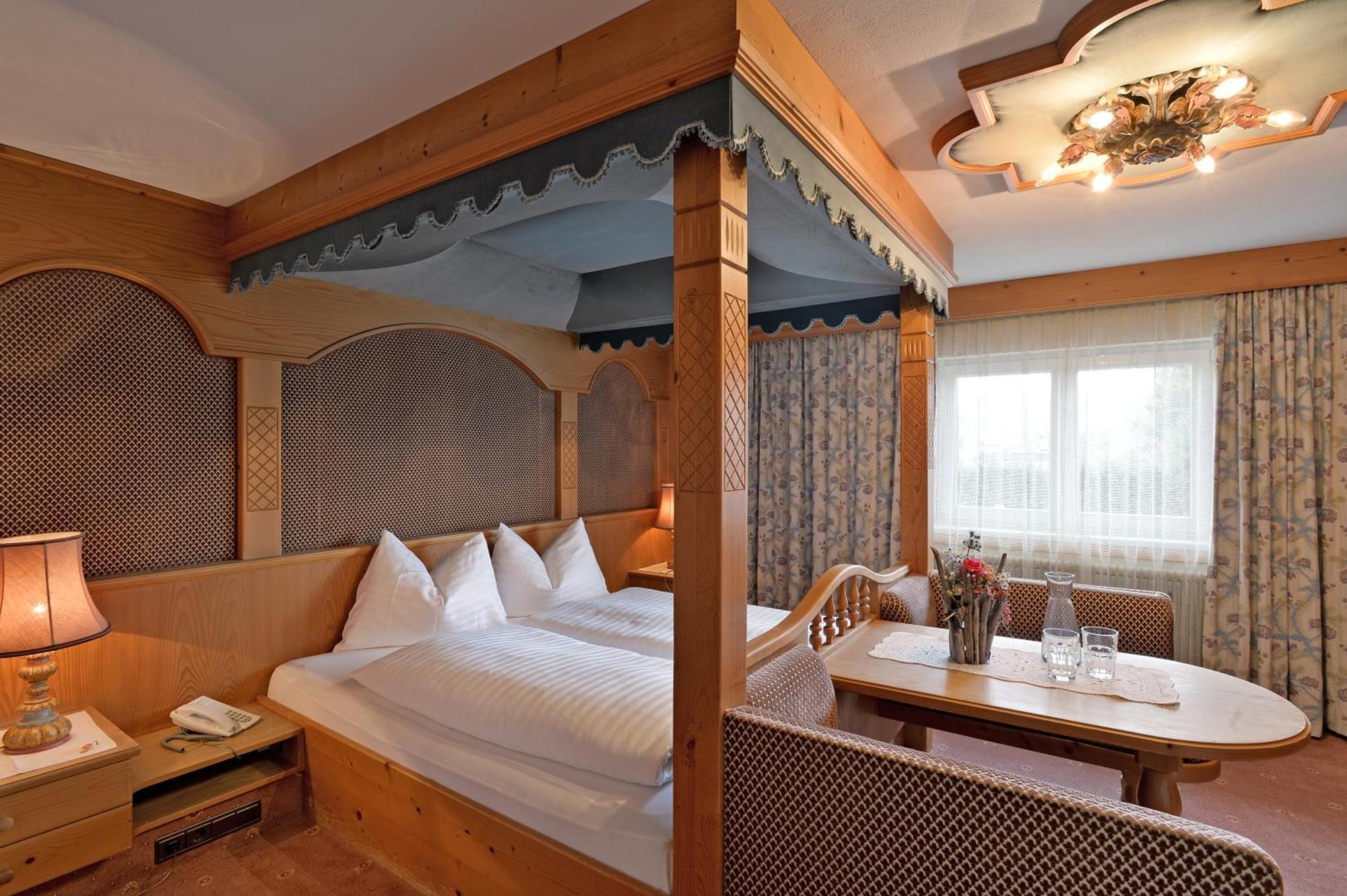 Hotel Tiroler Stuben เวอร์เกิล ภายนอก รูปภาพ