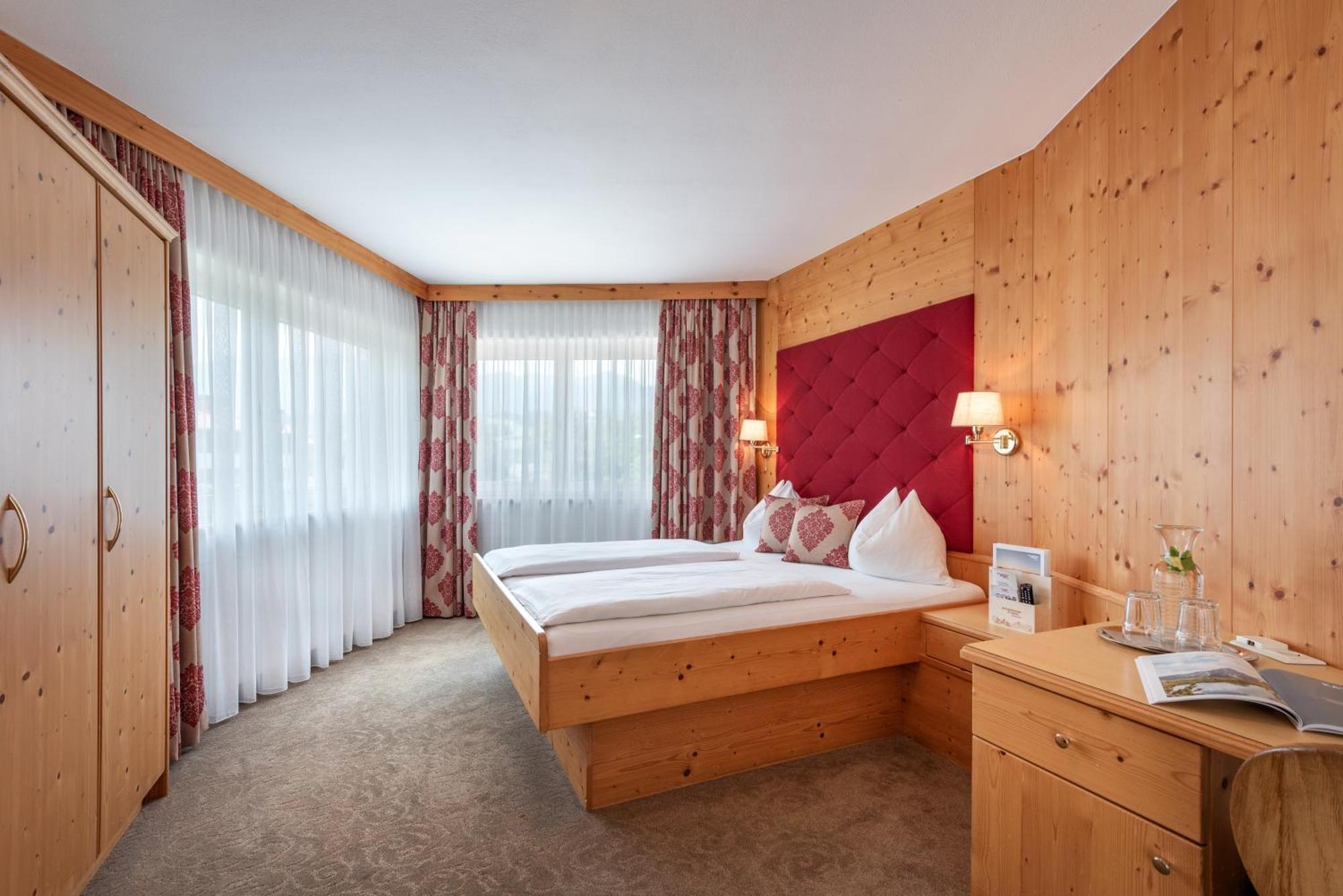 Hotel Tiroler Stuben เวอร์เกิล ภายนอก รูปภาพ